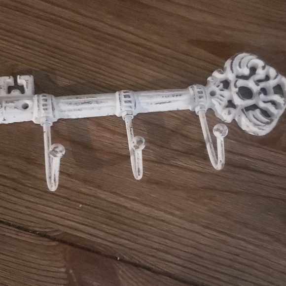 Key Hook white distress